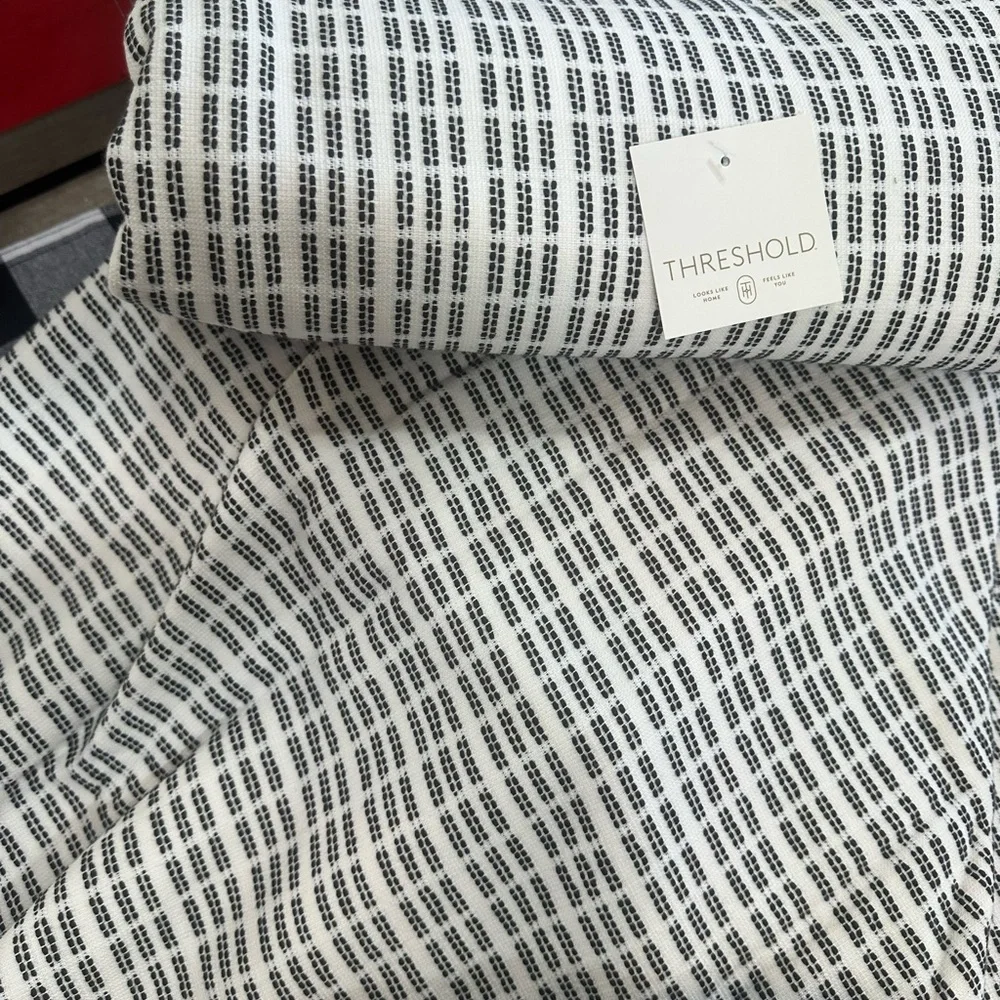New Threshold Luxury Bath Towel Set Modern Pinstripe 2 30x50 Bath Hook Loops